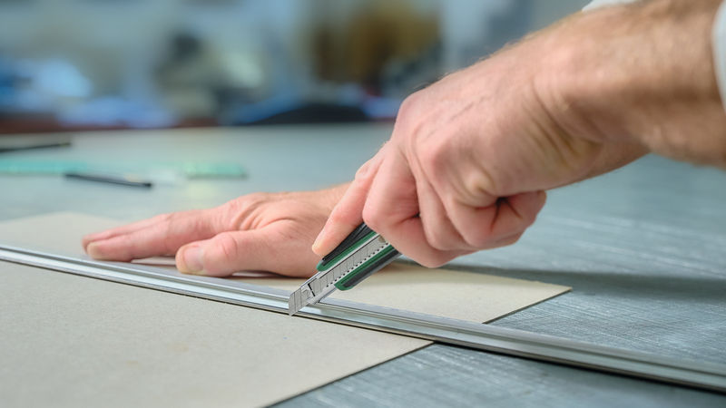 Anwendungsbild, Bau-Tools, Schneidewerkzeug, Metallführung, Arbeitsplatte, Zugmesser