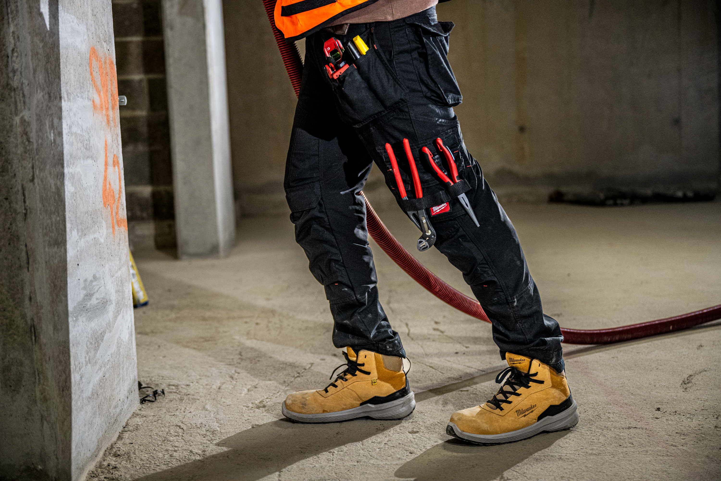 Milwaukee Arbeitshose Größe 44 FREEFLEX schwarz