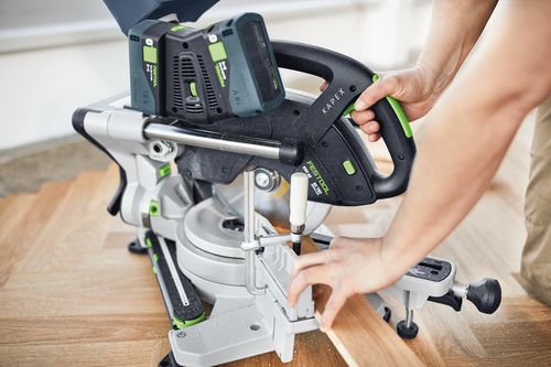 Anwendungsbild Akku-Kapp-Zugsäge KAPEX KSC 60 EB-Basic Mt Edt