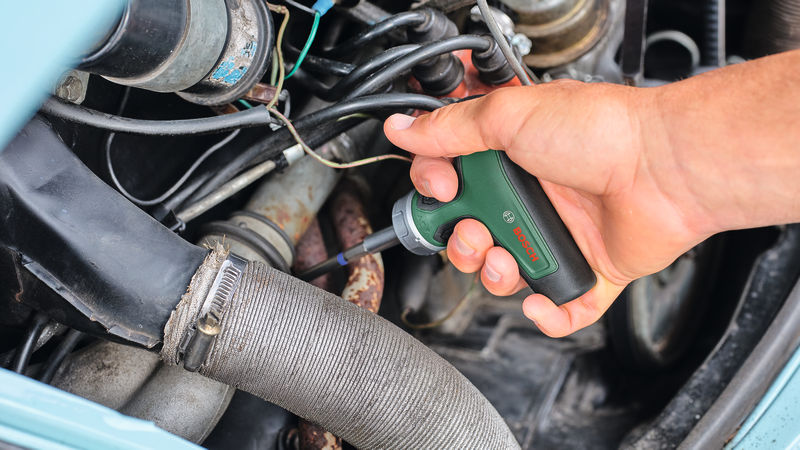 hand-held tool, Drehmoment-Schraubendreher, Motorraum, Autopflege, Bosch-Werkzeug