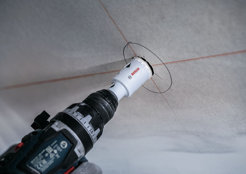 Anwendungsbild, Bohrmaschine, Schrauber, BOSCH, Wandmontage, Werkzeugloch?
