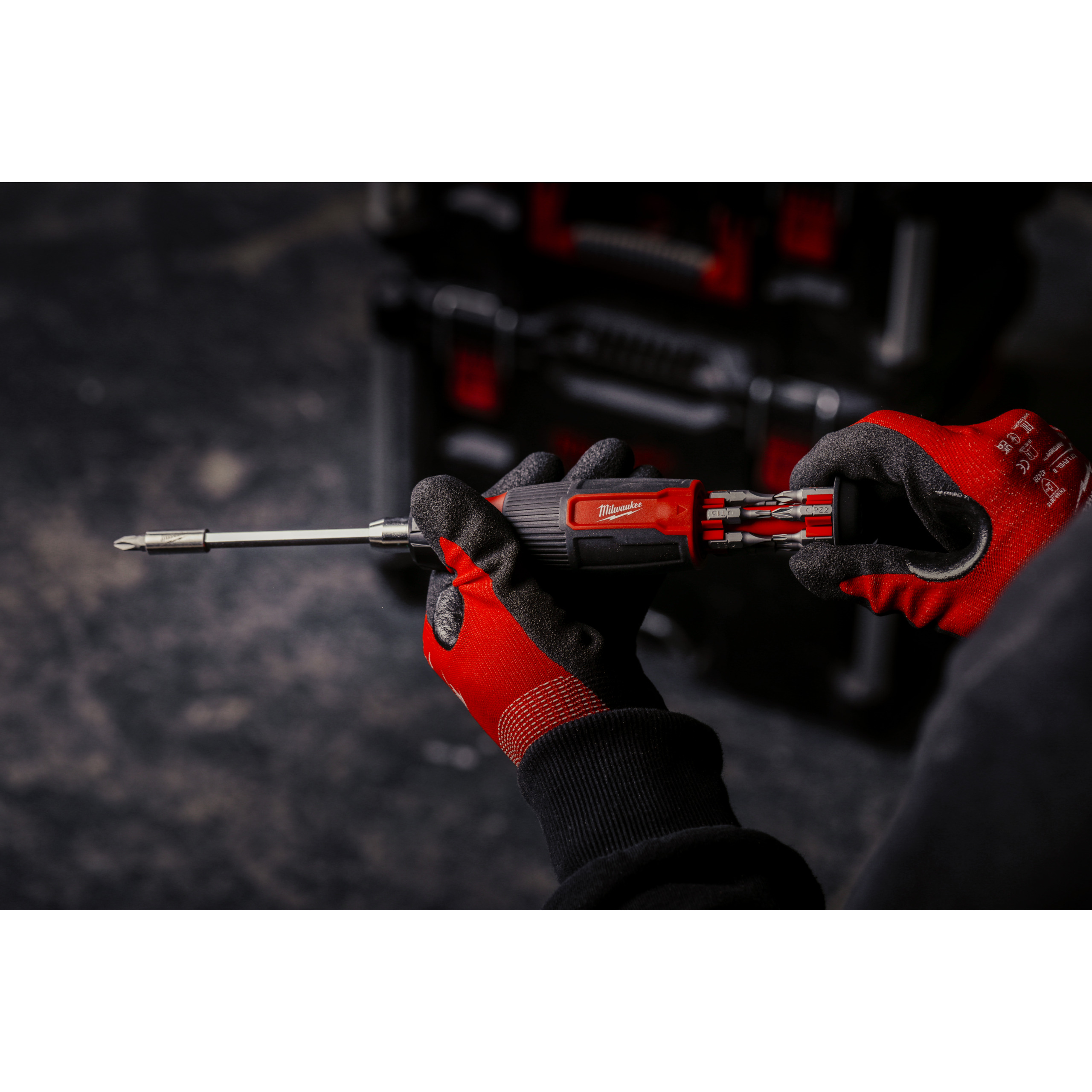 Milwaukee Schraubendreher mit Ratschenfunktion inkl. 13 Bits PH/PZ/TX/SL/HEX Multi-Bit 14 in 1