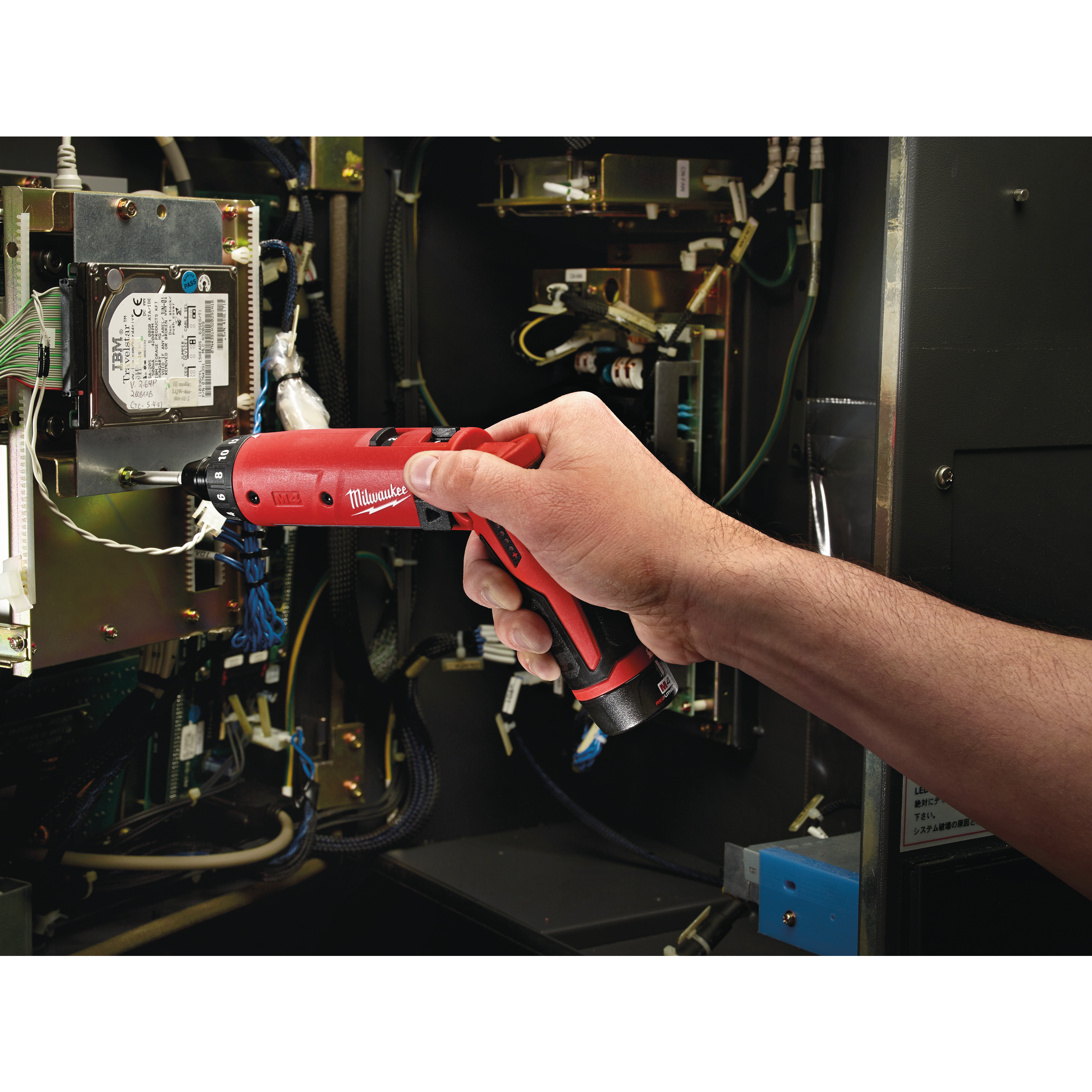 Milwaukee Akku-Bohrschrauber Akku-Kompaktschrauber M4D-202B