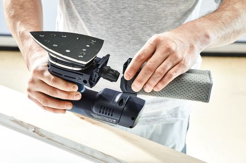 Anwendungsbild Akku-Deltaschleifer DTSC 400 3,0 I-Plus