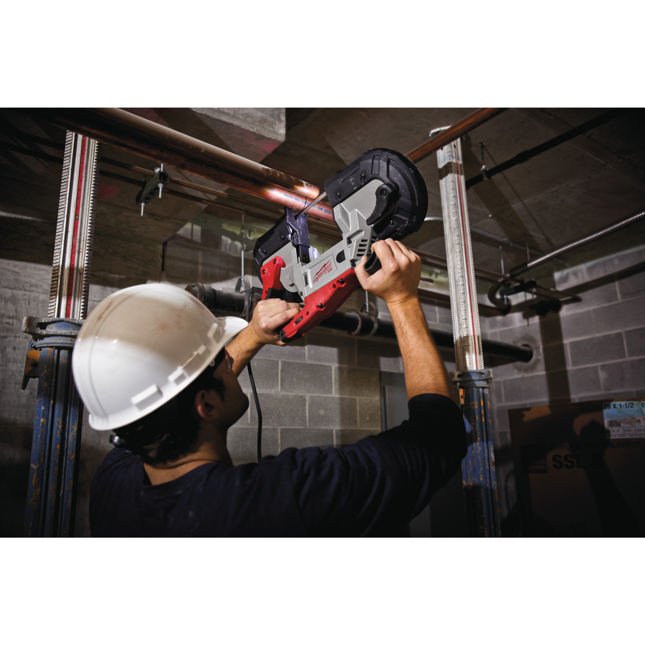 Milwaukee Bandsäge BS125 mit einem 1000-W-Motor für starke Leistung