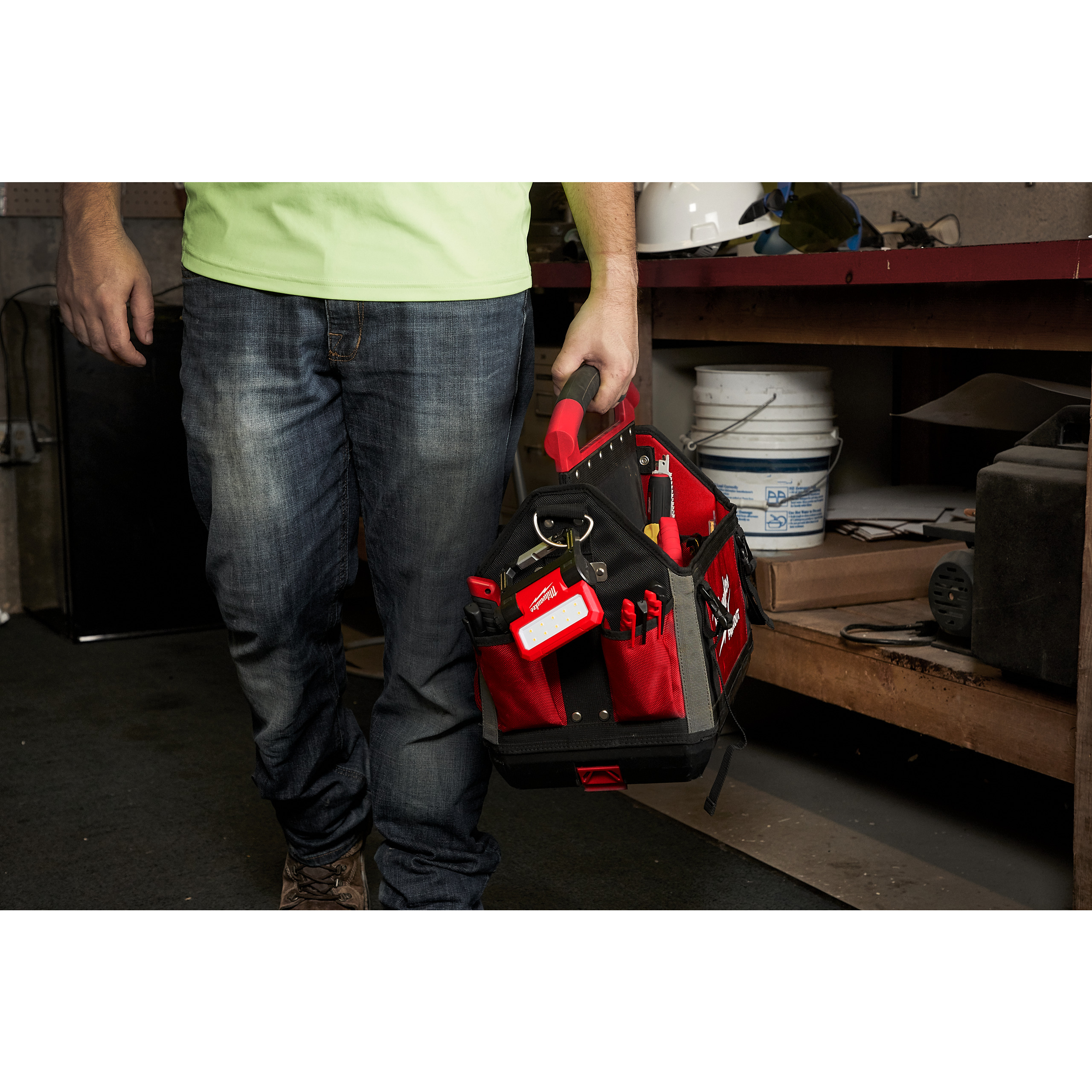 Milwaukee USB-Akku-Strahler USB-Akku-Handleuchte L4FFL-301