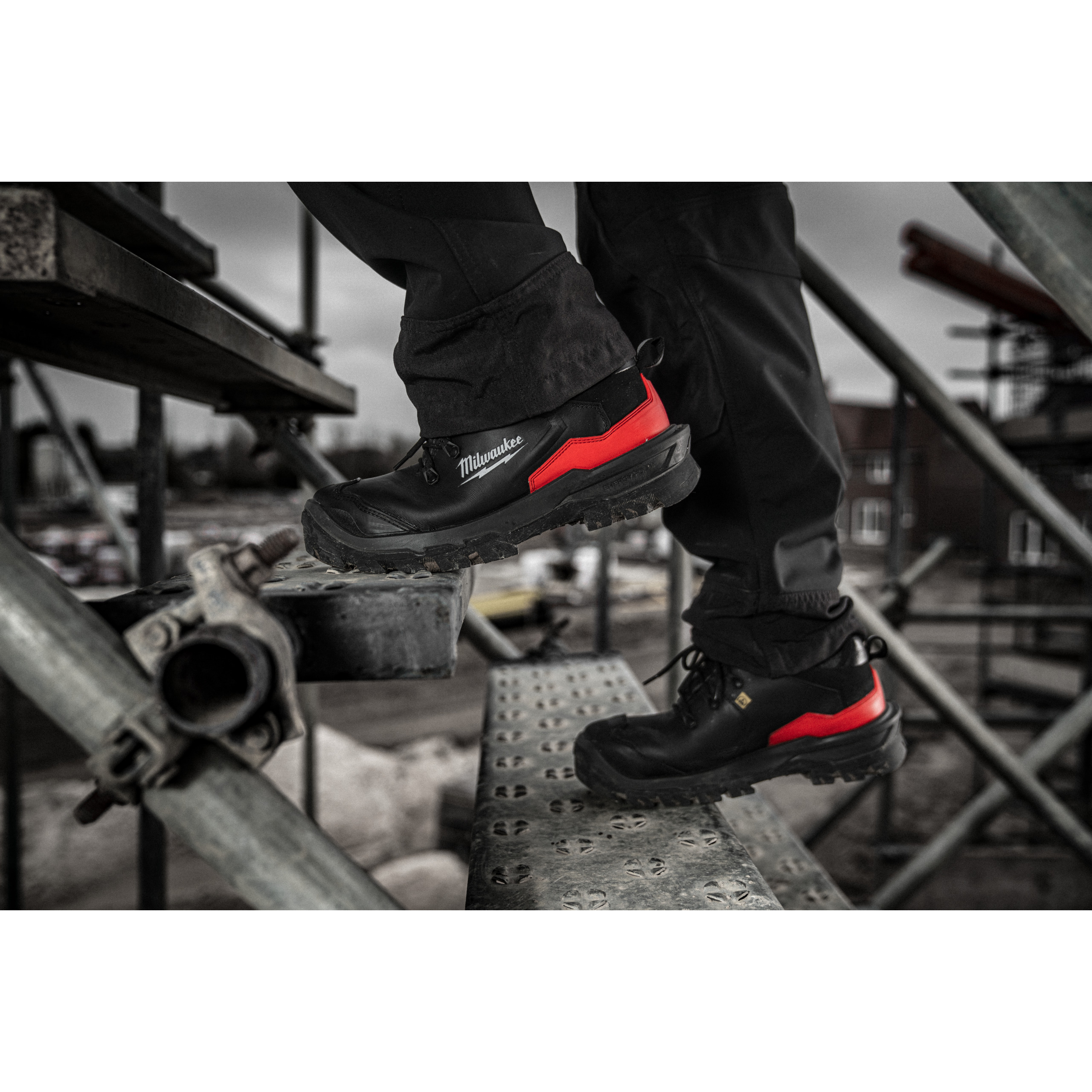 Milwaukee Sicherheits-Halbschuh Leder Größe 43 ARMOURTRED S3S weit schwarz