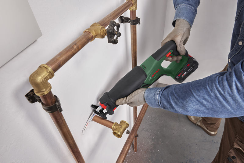 Anwendungsbild, Pexing, Schlauchleitung, Rohrinstallation, Wasserzange, Akkuschrauber