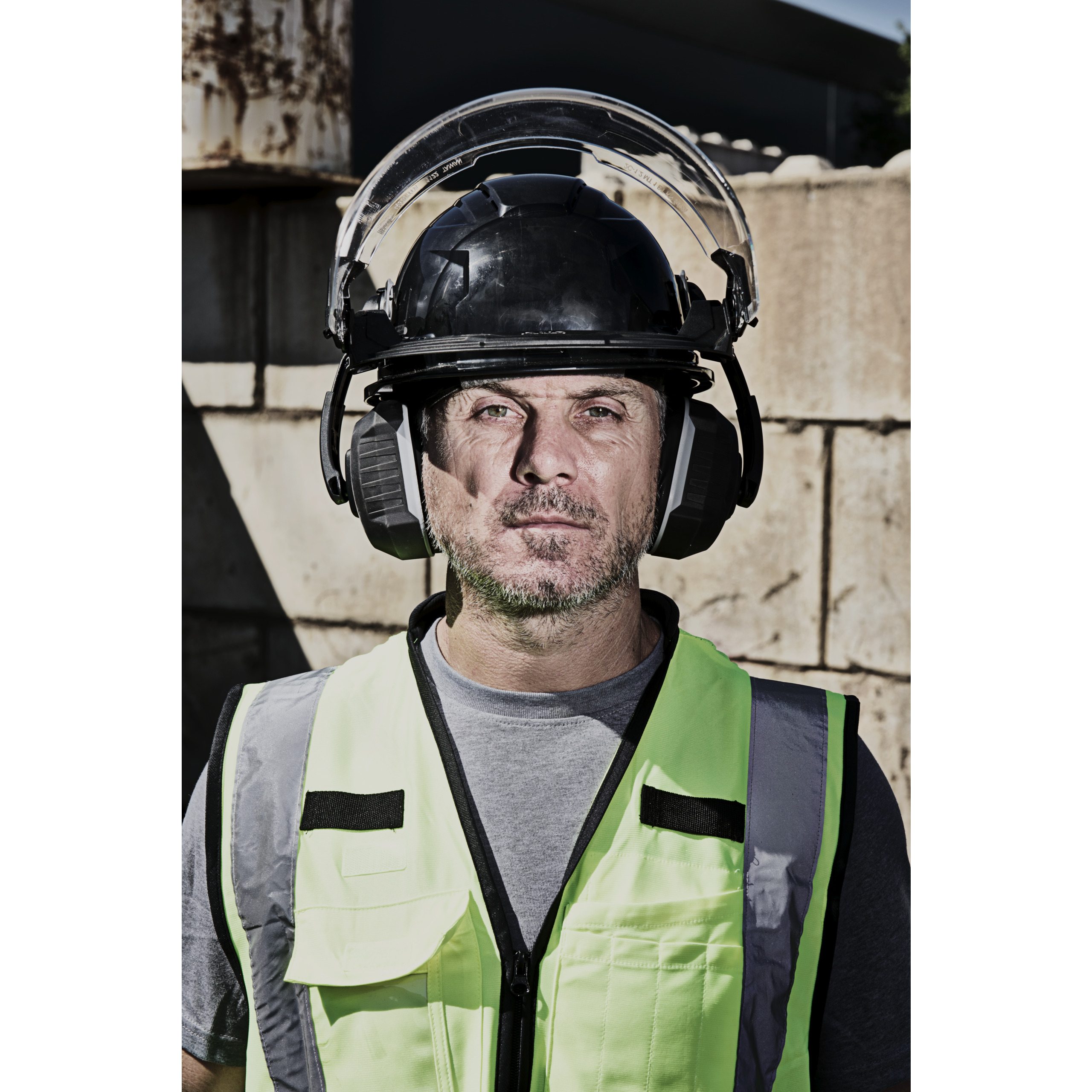 Milwaukee Industrieschutzhelm unbelüfted, schwarz BOLT 100