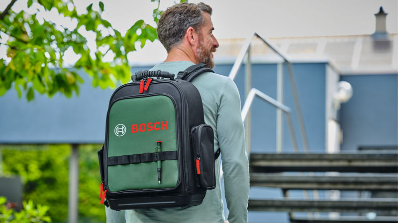 Anwendungsbild, Rucksack, Schultasche, grüner Rucksack, Bosch-Logo, Stadt/im Freien