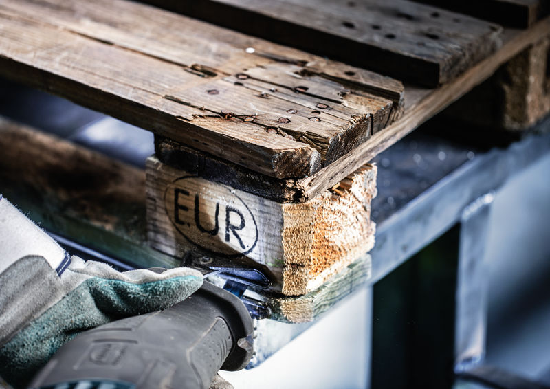 Anwendungsbild, holzblock, paletten, werkzeug, raspel, eur