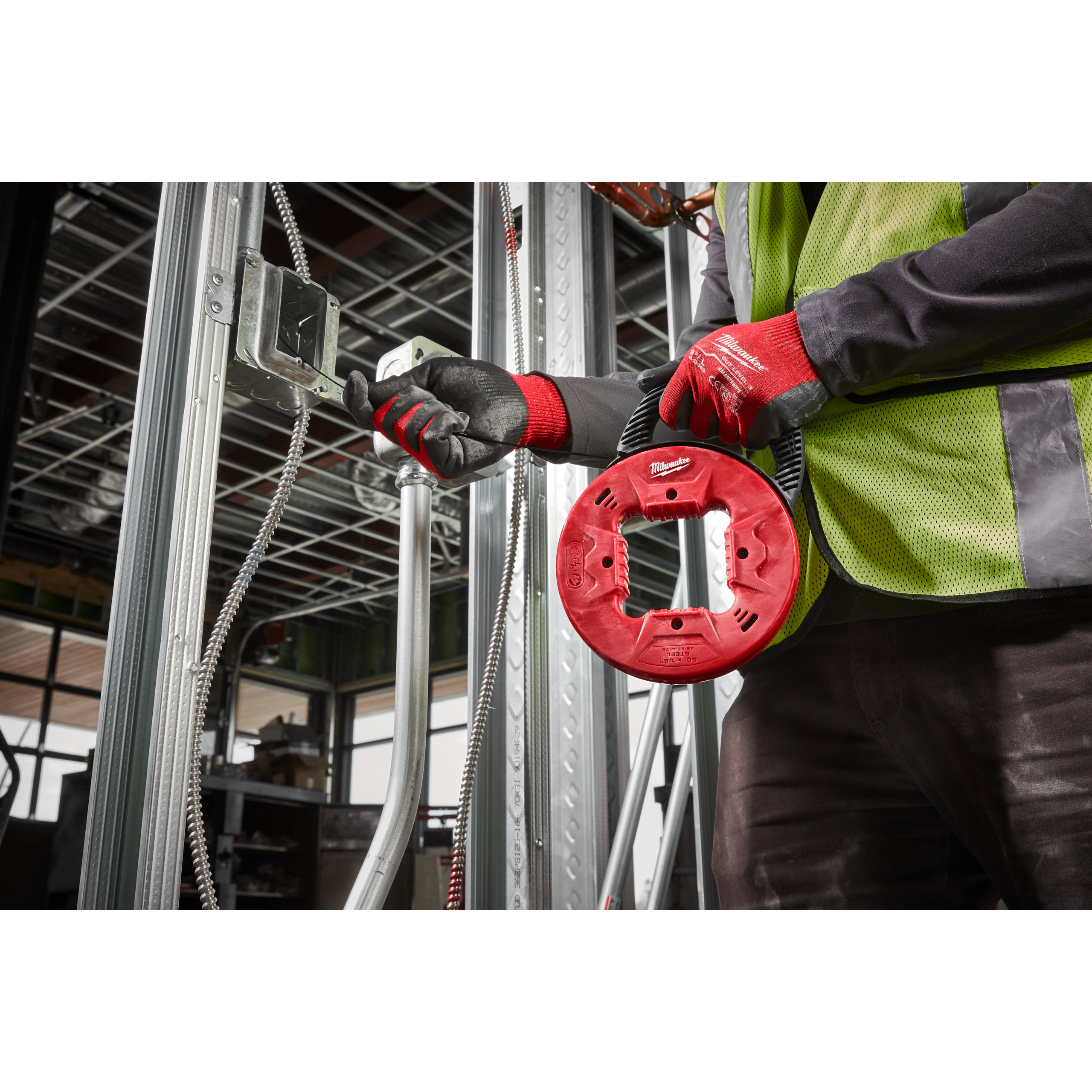 Milwaukee Kabeleinziehspirale 7,5 m mit Abrollgehäuse Stahl-Kabeleinziehspirale