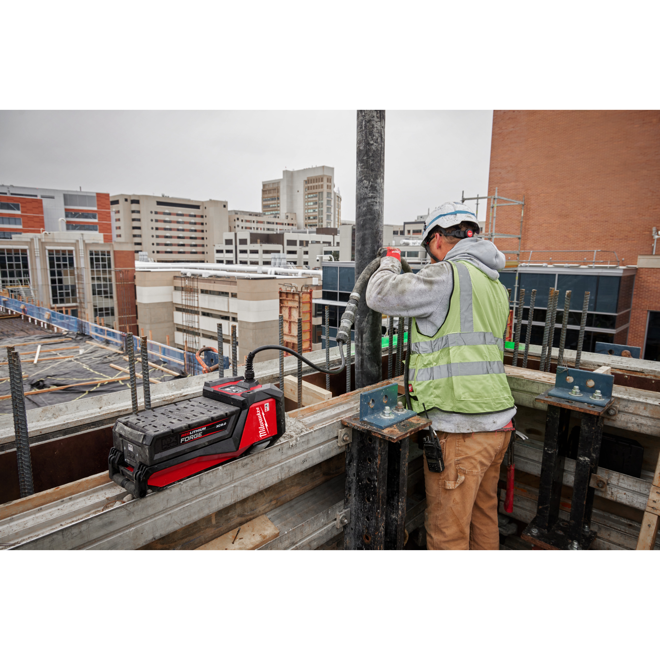 Milwaukee Akku-Hochfrequenzbetonverdichter MX FUEL MXFCVHF-0