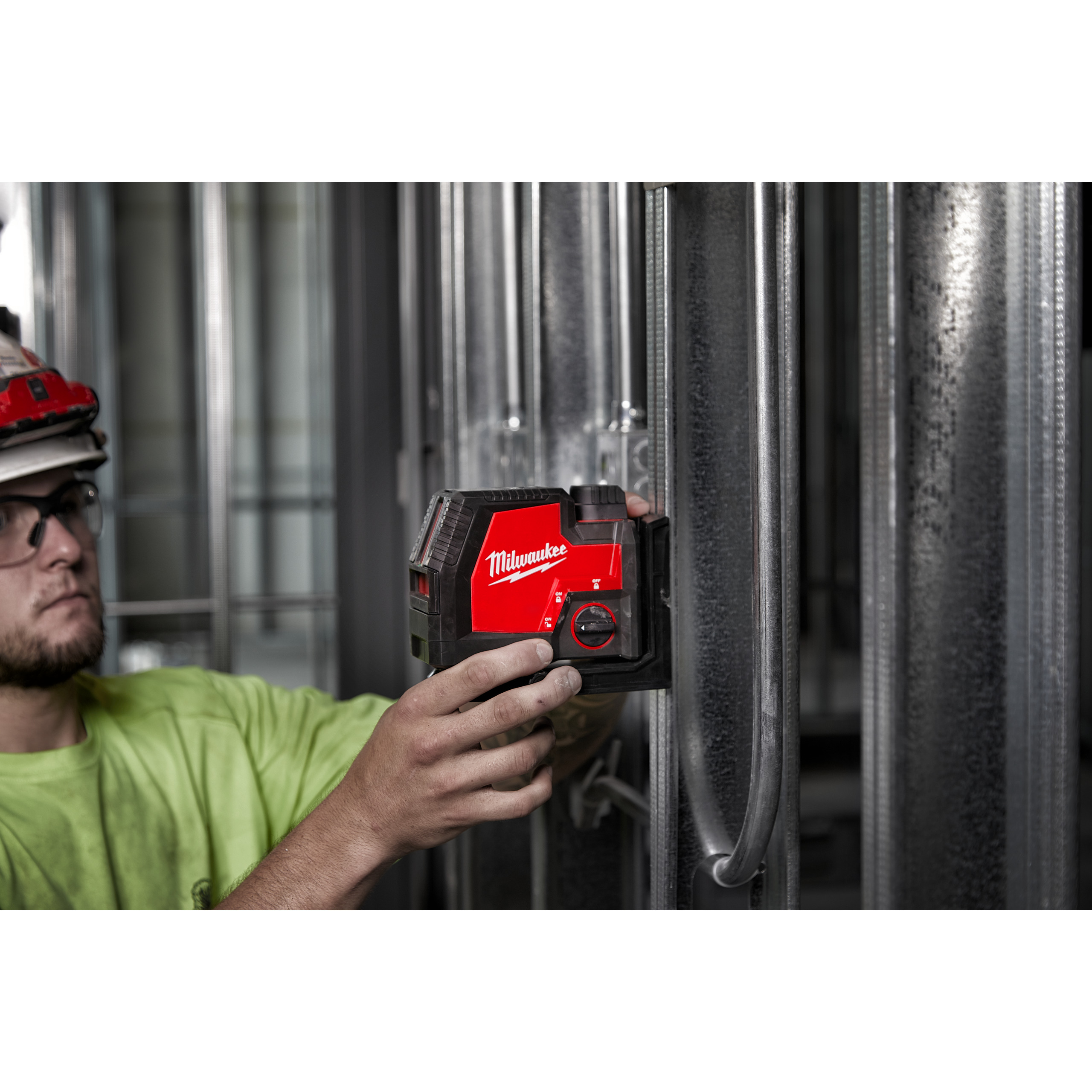 Milwaukee Kreuzlinienlaser mit Lotfunktion L4CLLP-301C