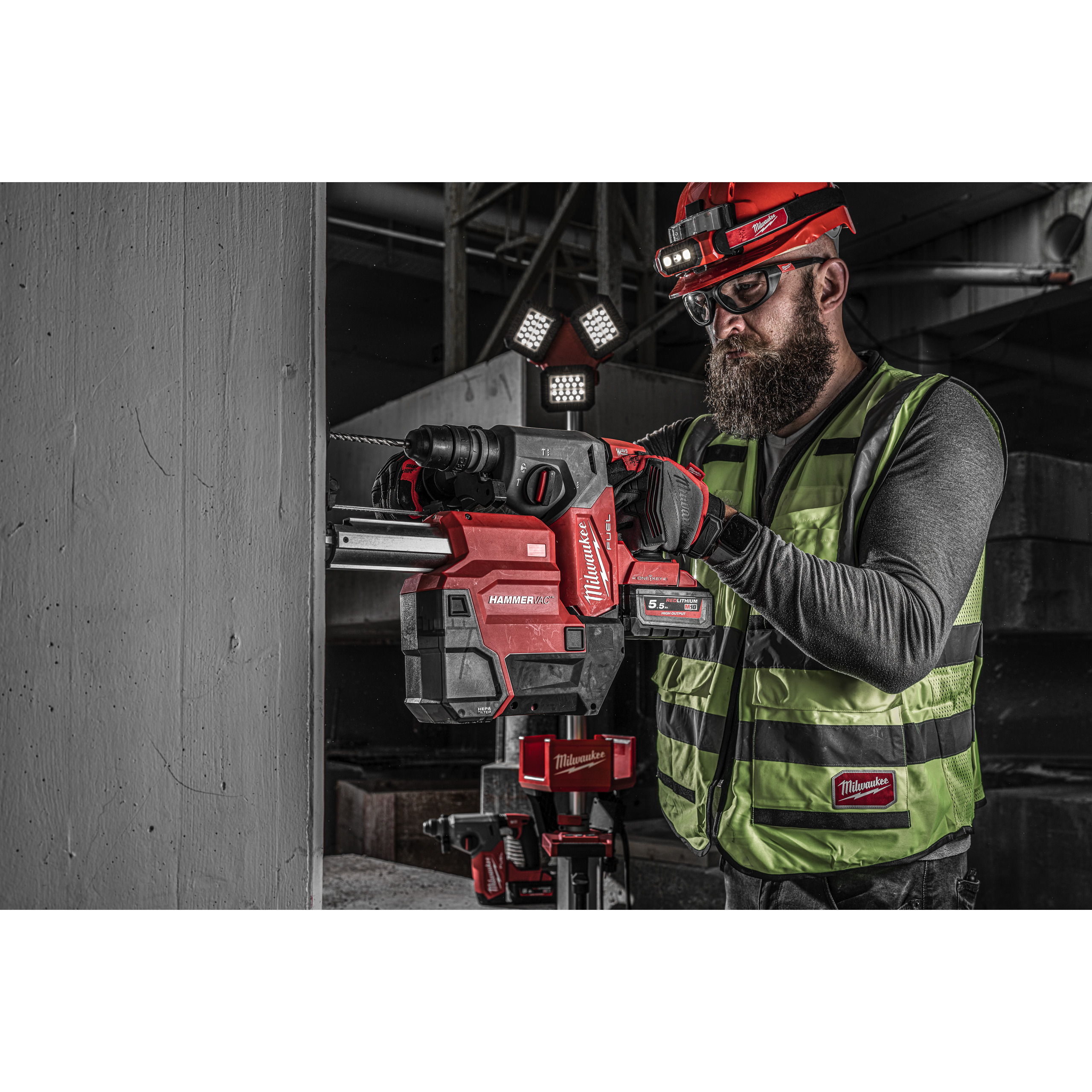 Milwaukee Akku-Kombihammer + Staubabsaugung M18 ONE KEY M18ONEFHXDEL-552C