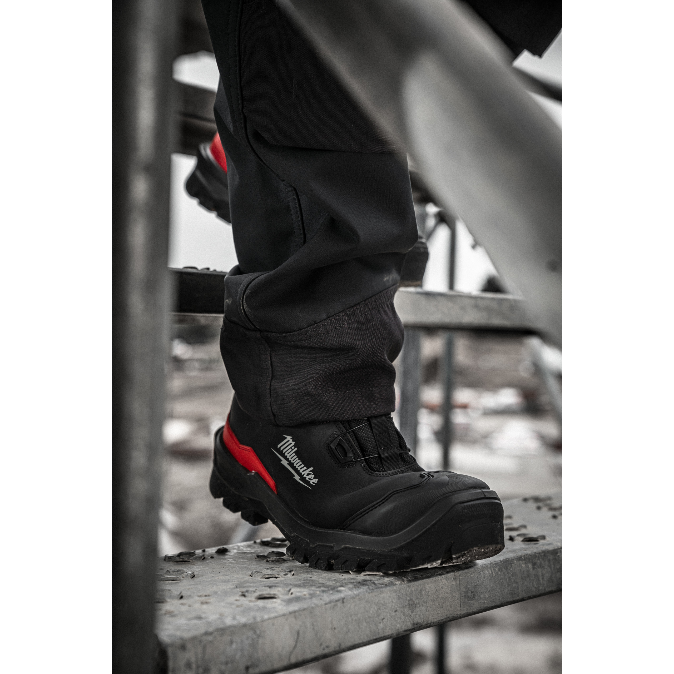 Milwaukee Sicherheits-Halbschuh BOA Größe 44 ARMOURTRED S3S weit Mikrofaser schwarz