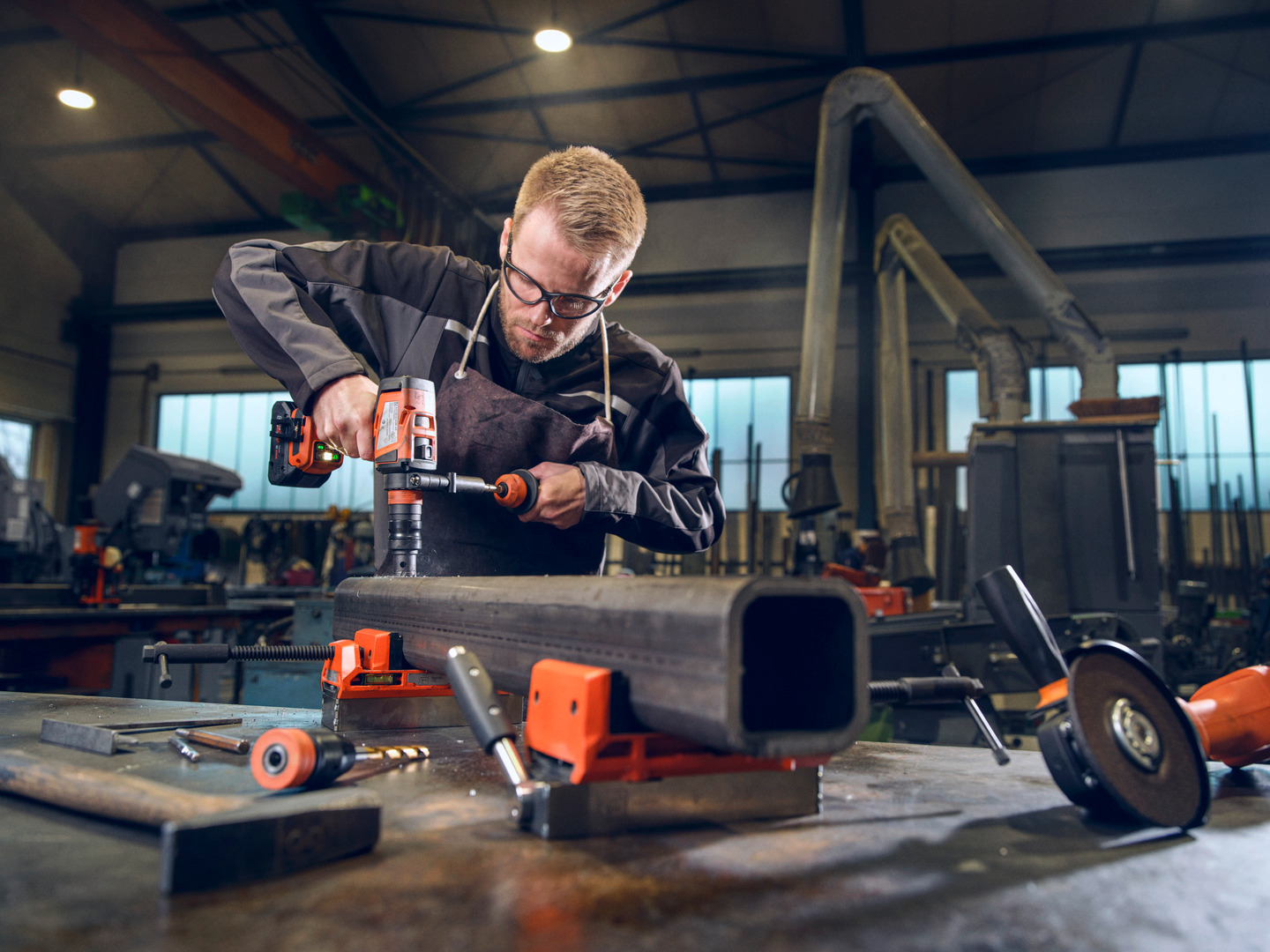 Anwendungsbild Anwendungsbild, Gebäude, Fabrik, Herstellung, Werkstatt, Elektrische Bohrmaschine