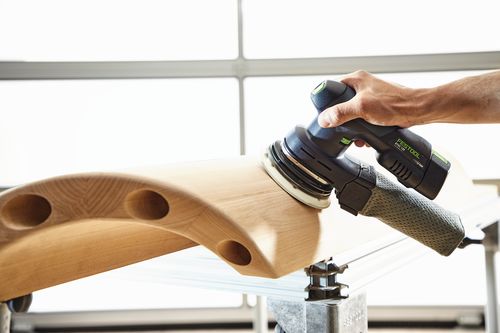 Anwendungsbild Akku-Exzenterschleifer ETSC 125 3,0 I-Plus