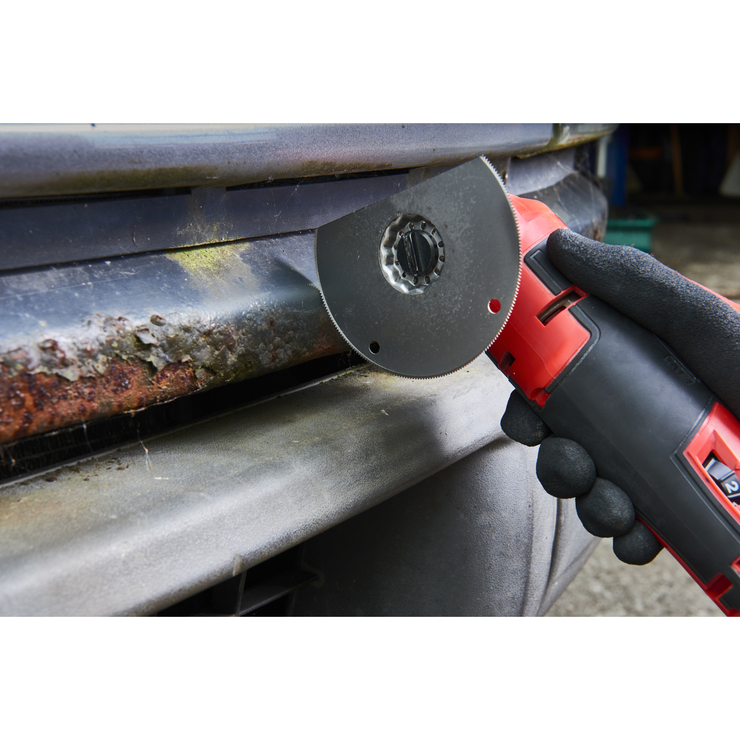 Milwaukee Sägeblatt 100 x 28 mm Multitool Starlock Bi-Metall Segment-Sägeblatt Multimaterial